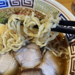 竹田の中華そば こっとん - ちぢれ麺ですが、中太、中細でも食ってみたい(￣∀￣)