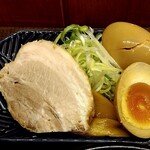 俺の中華たなか家 - トッピング類はBonus味玉も加わって豪華なお顔に♥(*´艸｀*)