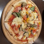 TRATTORIA Montagne Cucina - 高原野菜のピザ　チーズ増し