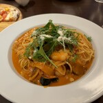 トラットリア モンテ・クッチーナ - 野菜と小エビのクリームソースのパスタ