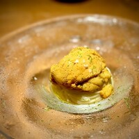 malca - 素材の良さが伝わる、紫雲丹のカッペリーニ。
                味わいもお値段も、なんとも贅沢(^^)
                日本料理を超えて、雲丹との相性の良さはパスタがお鮨に匹敵するかも♪
                こちらは、青柚子で爽やかに。