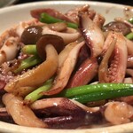 鉄板料理と肴 こがね家 - スルメイカいしるバター炒め