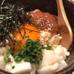 鉄板料理と肴 こがね家 - 長芋の酒盗あえ　卵黄添え