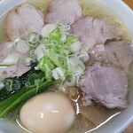 手打ち らーめん 響 - この澄んだスープ！待ってました！