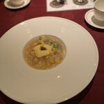 翠陽 - スープは，ふかひれ尾びれ＆ズワイ蟹肉入れ　旬のとうもろこしが甘くて美味しい