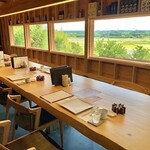 中国菜 柏ノ木 - 大きな窓からは光がたくさん入り、眼下の眺めが清々しい！