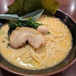横濱家系ラーメン たくみ家 - 料理写真:塩らーめん大盛り