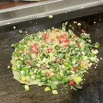 祇園ねぎ焼 かな - 出来上がる前