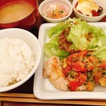 パルファン - 鶏肉のグリル　フレッシュトマトソース