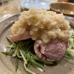 食堂 おがわ - “冷製鴨ハム”。生姜と葱油のソース掛け胡瓜を添えて。このソースの発想が半端ないですが、鴨ハムとの相性が味わった事ない絶妙のマッチングを醸し出しています。コンビネーション良く考えられているなと唸ります。