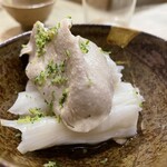食堂 おがわ - “白ズイキ胡麻酢がけ”白胡麻のペーストがソフトクリームみたいです。淡白な白ズイキに胡麻の香りほんのり、クリーミーなペーストと合わさり上品且つ味わい深い一皿です。
