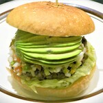 ルイス クラシック - サルサメヒカーナバーガー（アボカドトッピング）