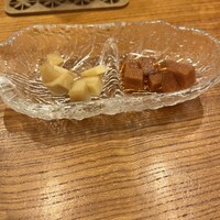 ときずし 山田 - 2種類のガリ(実際はもっと多いです)