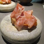 GapricE - ブルスケッタに載せられた生ハムと共にいただきます。♪♬