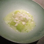 GapricE - 優香：ハーブのパンナコッタに 球形に形どった茨木県産メロン “優香” を配して、ライム・バニラのシャーベット、メレンゲ、エルダーフラワーのジュレがかけられた２つ目のデザートです。