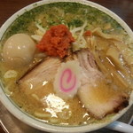 ちゃーしゅうや武蔵 - からし味噌ラーメン味玉トッピング