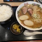 信州 ゴールデン 新館 - ラーメンライス