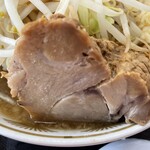 ラーメン もっけだの - 『ラーメンニンニク野菜マシマシ』の豚