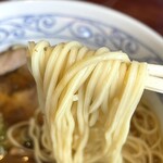 香風食堂 - 中華そばランチ¥1100内　ランチは日替わりご飯付。この日はそぼろ丼。どちらもうまい。ここは14時閉店とあるが12時台でも品切れするから開店11時に行くのが確実。やっと食べられて満足。