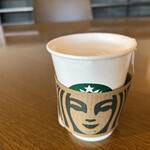スターバックスコーヒー - シロップ少なめ意外かもしれないけど、
甘党ハチワレは飲み物は
甘くないのがいいのだー、
普段から滅多に甘いものは飲まない！