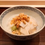 山﨑 - 鱧と鮑のお粥(鮑の肝/シークワサー/松の実/銀杏)