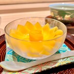 炎水 - 甘味は宮崎県産マンゴー薄造り　美しい菊花仕立てで　