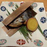 261949275 - 焼き物　サワラを檜の板で挟んだもの