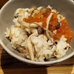 アリー キャット カフェ - 炊き込みご飯いくらのせ