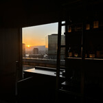 大阪ステーションホテル　メイン バー - ウメキタに沈む夕陽