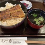 川常 - 【うなぎ丼 上】 お持ち帰りを待つ間にお店で娘が1人食べた時のです笑