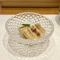 天婦羅 みやしろ - 前菜：焼き茄子の含め煮と穴子 芽ネギ添え