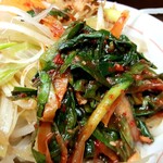 ラーメン二郎 - 追加したニラキムチはねぎキムチ？と思うほどニラ感弱く
