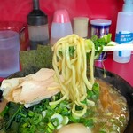 横浜ラーメン 相馬家 - 麺リフト