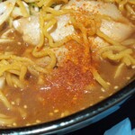 らー麺 とぐち - 七味投入…パンチが増す…。