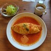 カフェ・ラ・カフェ - イタリアントマトオムライスセットとミニコンソメスープ