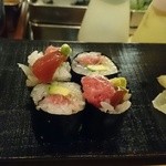 鮨 波やし - ［５回目］アボカドとまぐろの巻物