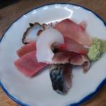 まるしん - 刺身盛り合わせ６５０円