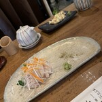 信州そば むらた - 鳥ワサ　これは絶対頼むべき逸品。外だけ霜降りした胸肉かと思われます。九州でいただいてきた鳥ワサの中ではNo.1