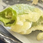 そば処 砂武縞 - いつものシシトウだろうと思って何気なく食べたらカーッと来てビックリ。超サプライズ。青唐辛子みたい^_^;