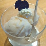 グレープショップ ココロ - 白桃シャーベット500円