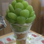 グレープショップ ココロ - シャインマスカットパフェ1800円