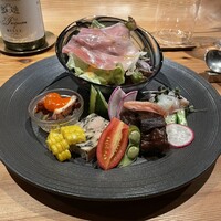 メルモーゾ ダ ドロカワ - たことパプリカソース、きのこと鶏のテリーヌ、牛赤ワイン煮、おくらとカルパッチョ