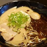 あすの澪  - 料理写真:黒とんこつ味玉ら~めん♪