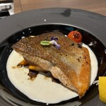 クラブメッド 北海道トマム - サーモンフィレ　ガーリック柚子バターソース