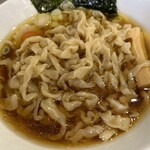 手打ち 蓮 - 全行程手作業の自家製極太平打ちウェーブ麺。