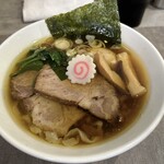 手打ち 蓮 - 醤油ら〜麺+味玉。