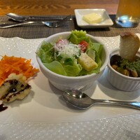 ラトリエ・ル・マ - 前菜（鱧のフリット、シーザーサラダ、きのことベーコンの香草焼き）