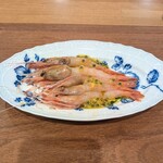 La Stalla - ボタンエビに天草のパッションフルーツ。太平洋側で獲れるものがボタンエビで、日本海や北海道近海のものがトヤマエビとなります