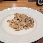 La Stalla - ムラサキヤマドリタケのタリアテッレ。ヤマドリタケモドキは美味しいよなあと思っていたので調べてスッキリとしました