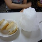 角屋 - バニラアイス最中とみぞれのカキ氷です（美味しい！）